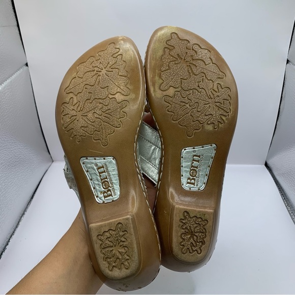 BORN Hand Crafted Footwear Silver Leather  Sandals Flip Flops 9 thong buckle - Picture 7 of 8
